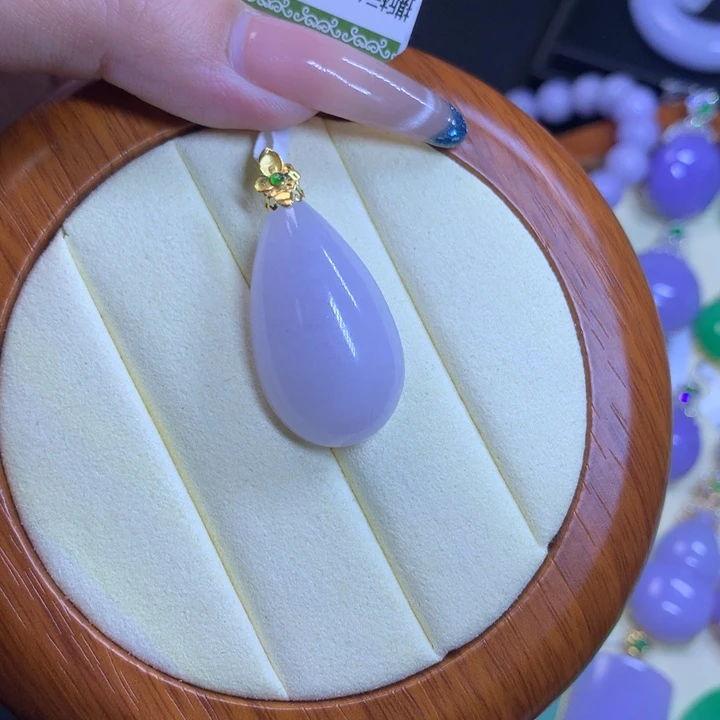 颈饰18K金镶嵌翡翠天然