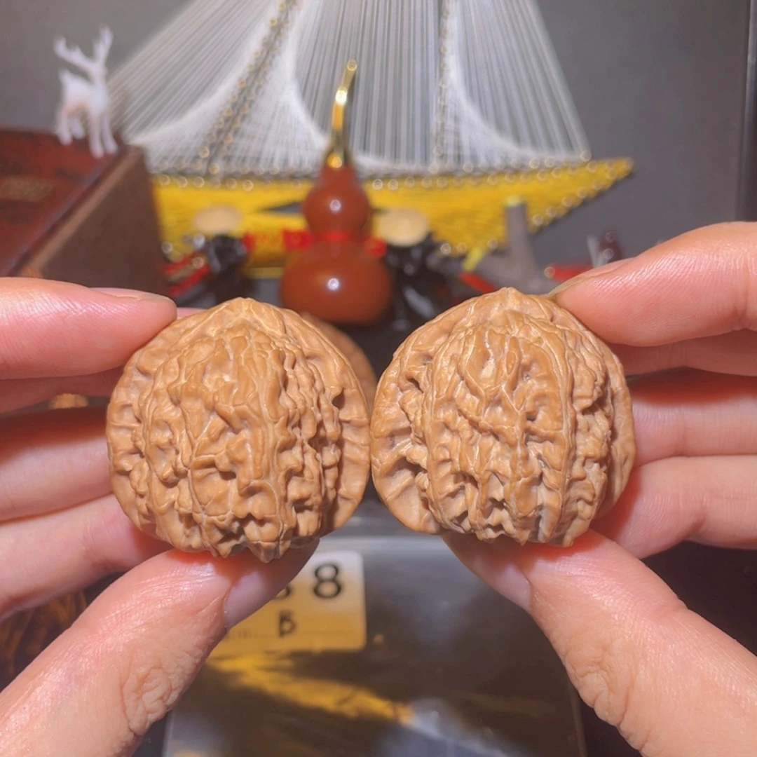 文玩核桃把件福利白狮38