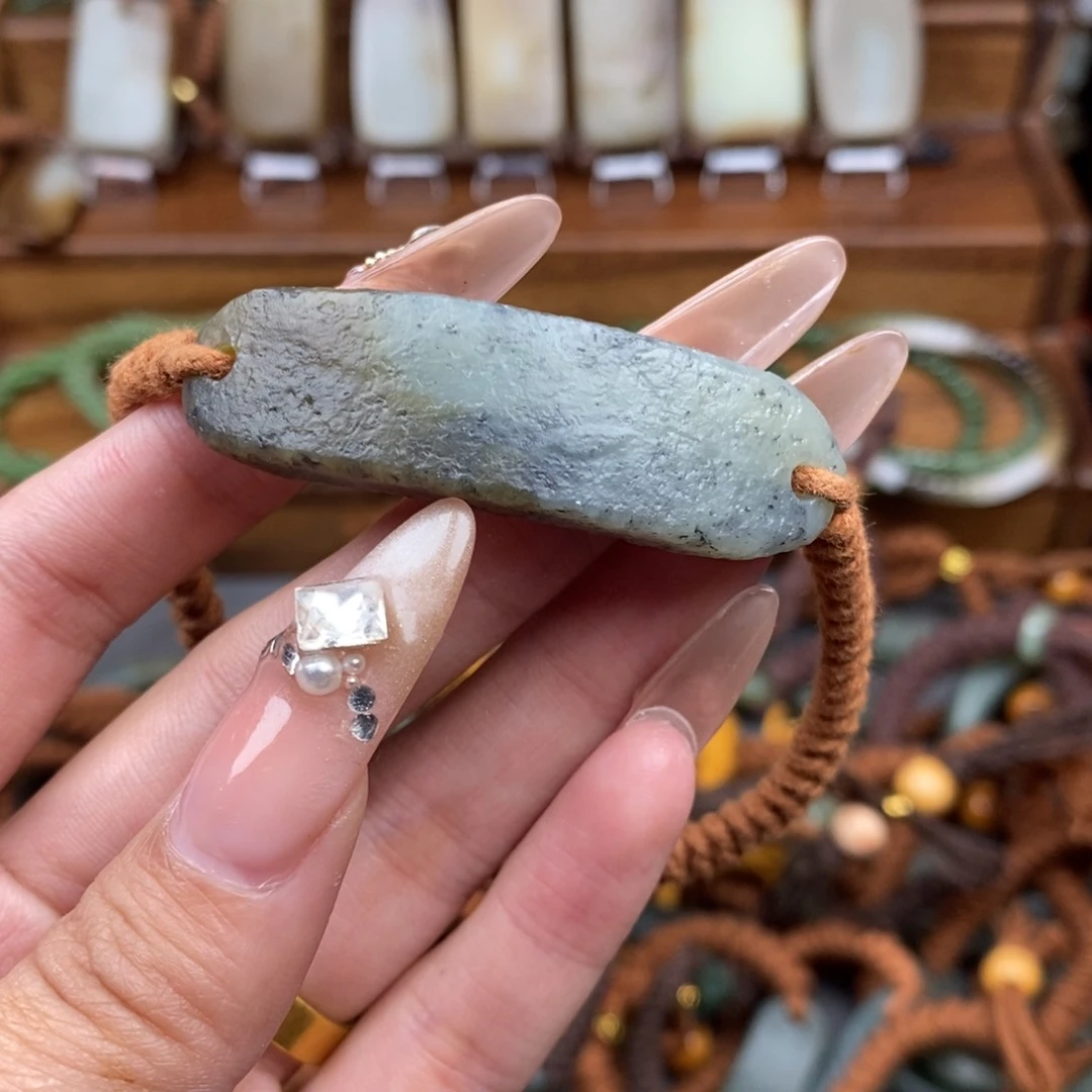 和田玉颈饰未镶嵌刘*气