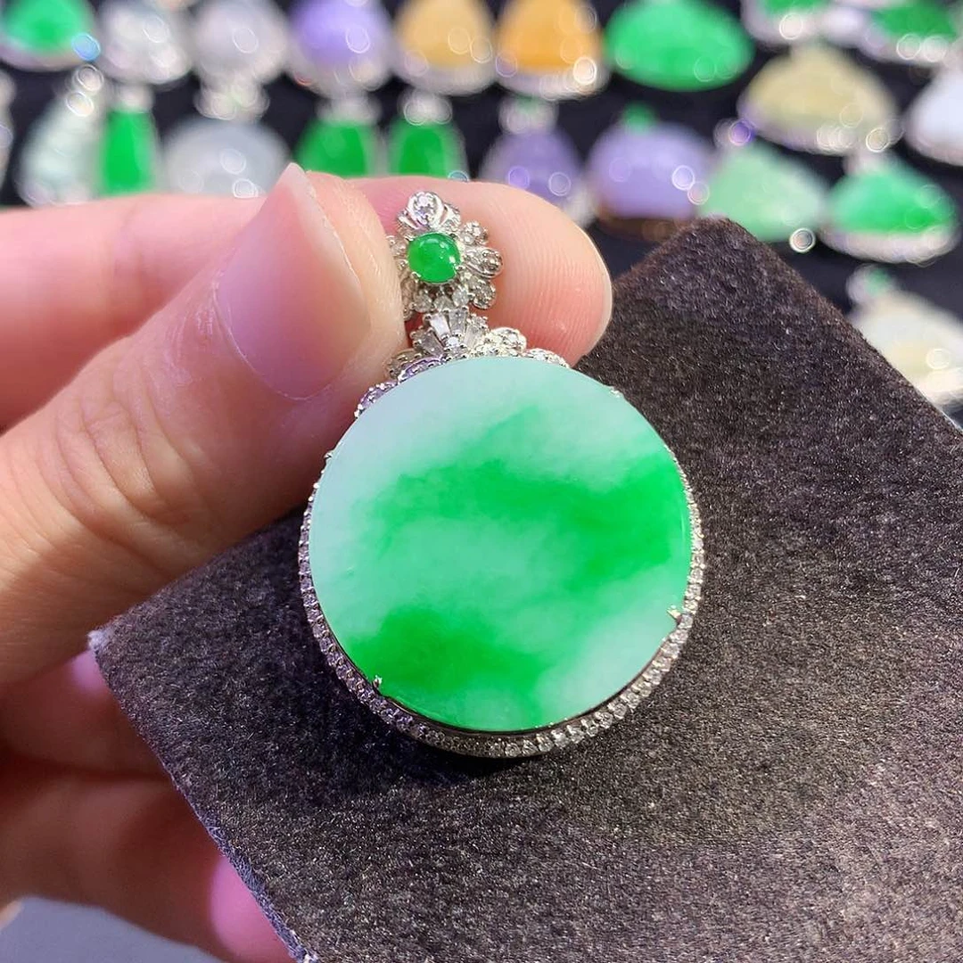 翡翠18K金镶嵌吊坠(赠链)