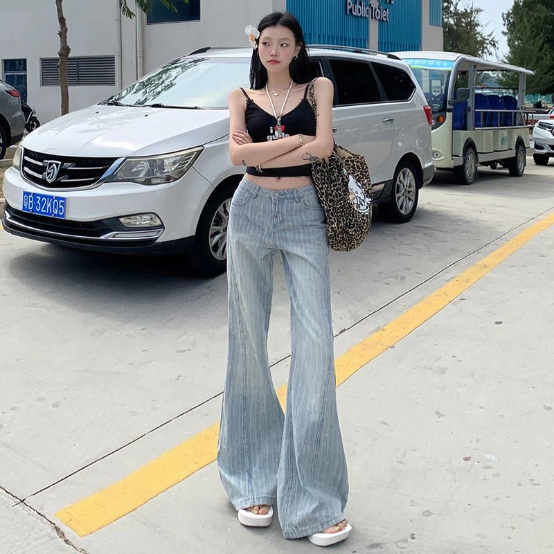 真衣坊春季新款复古提花翻袋口袋设计微喇牛仔裤女