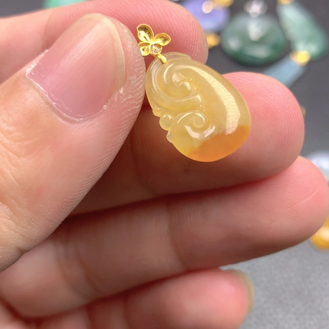 【闪购商品】颈饰18K金镶嵌翡翠