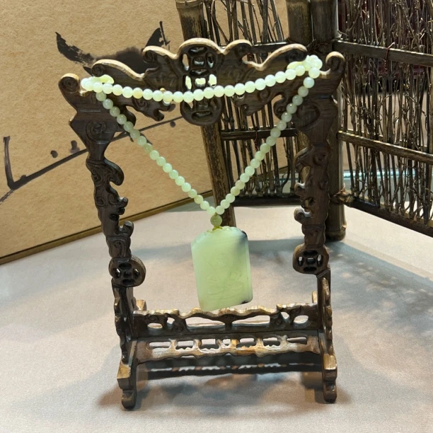 和田玉青黄口生肖虎保护神吊牌5.5*3.8cm