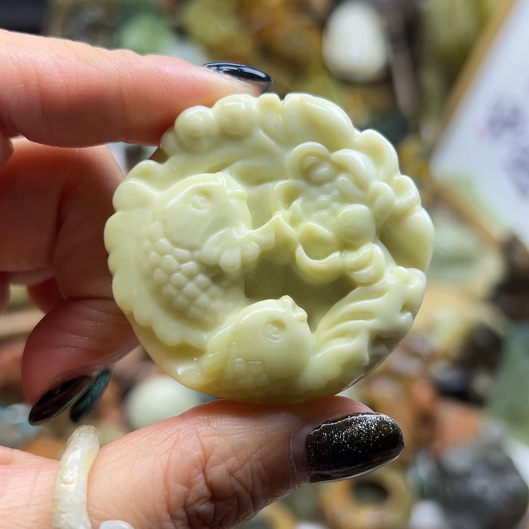 未镶嵌岫玉颈饰辽阳料莲花鱼
