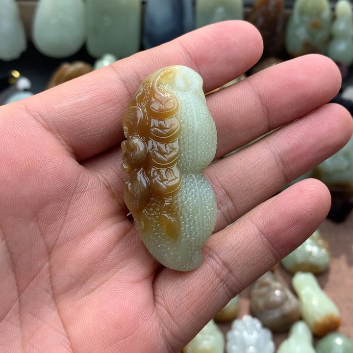 和田玉（糖玉）未镶嵌颈饰