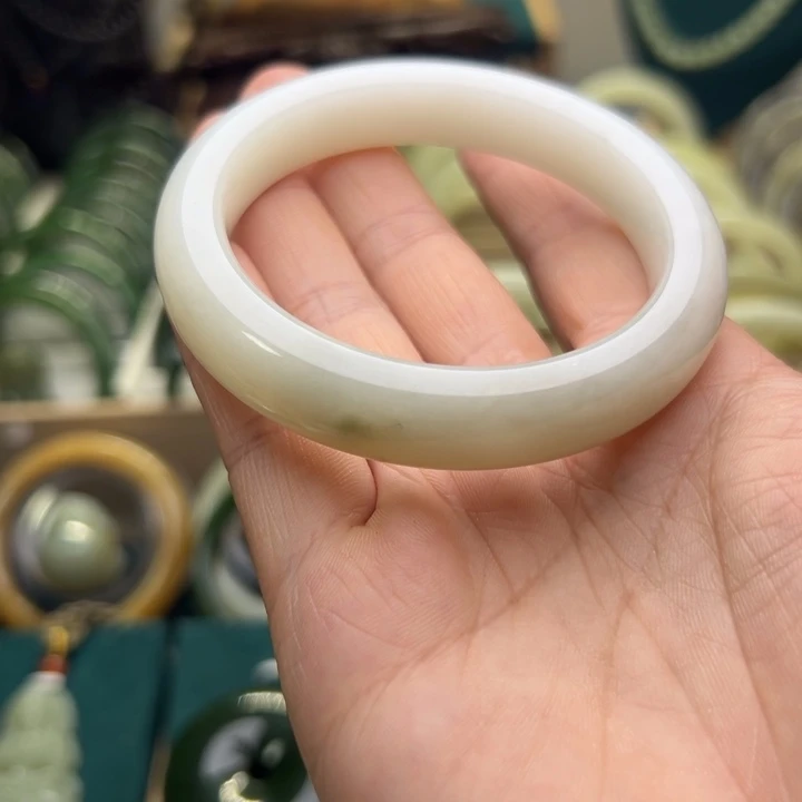 和田玉手镯未镶嵌55.6圈围10233