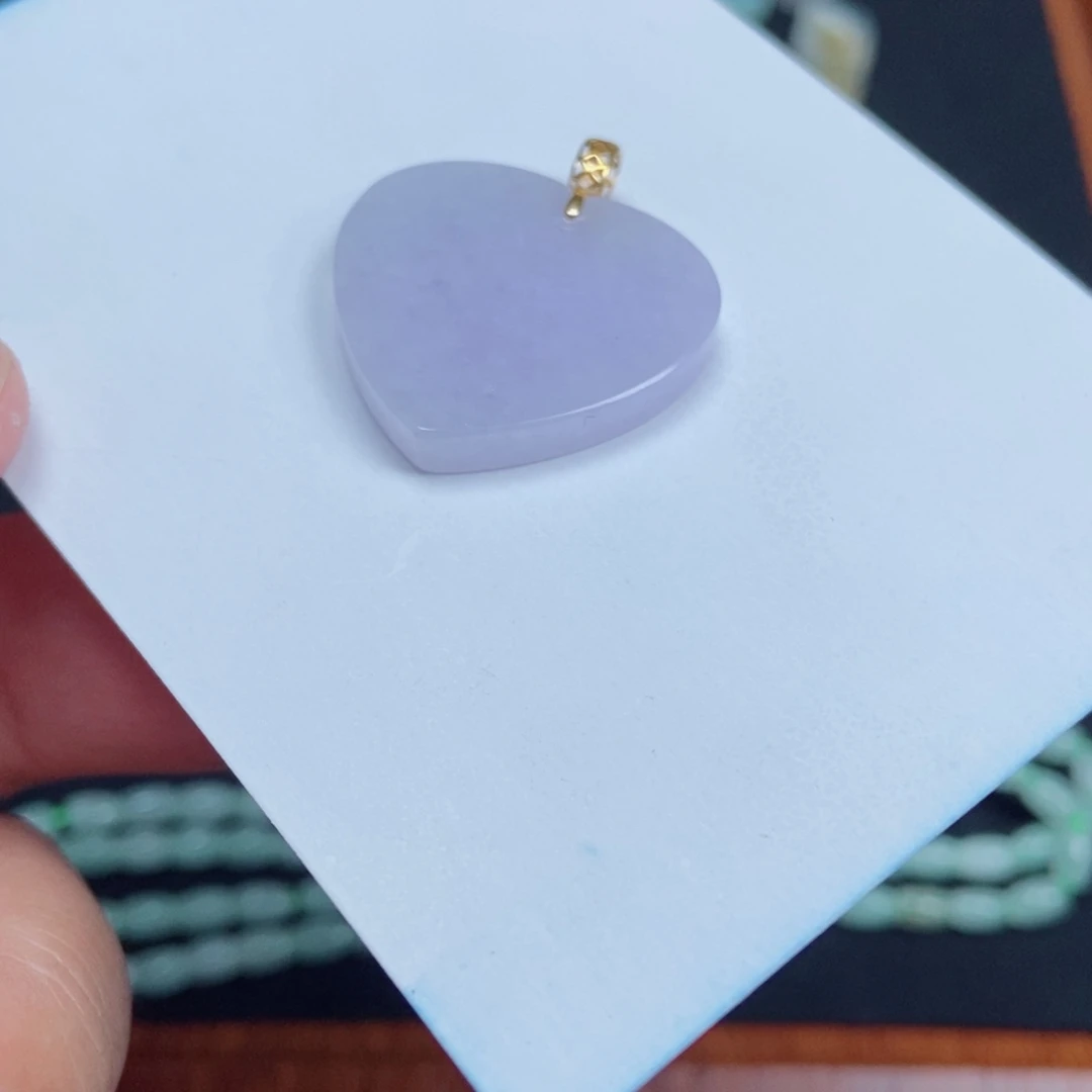 翡翠未镶嵌颈饰桃心