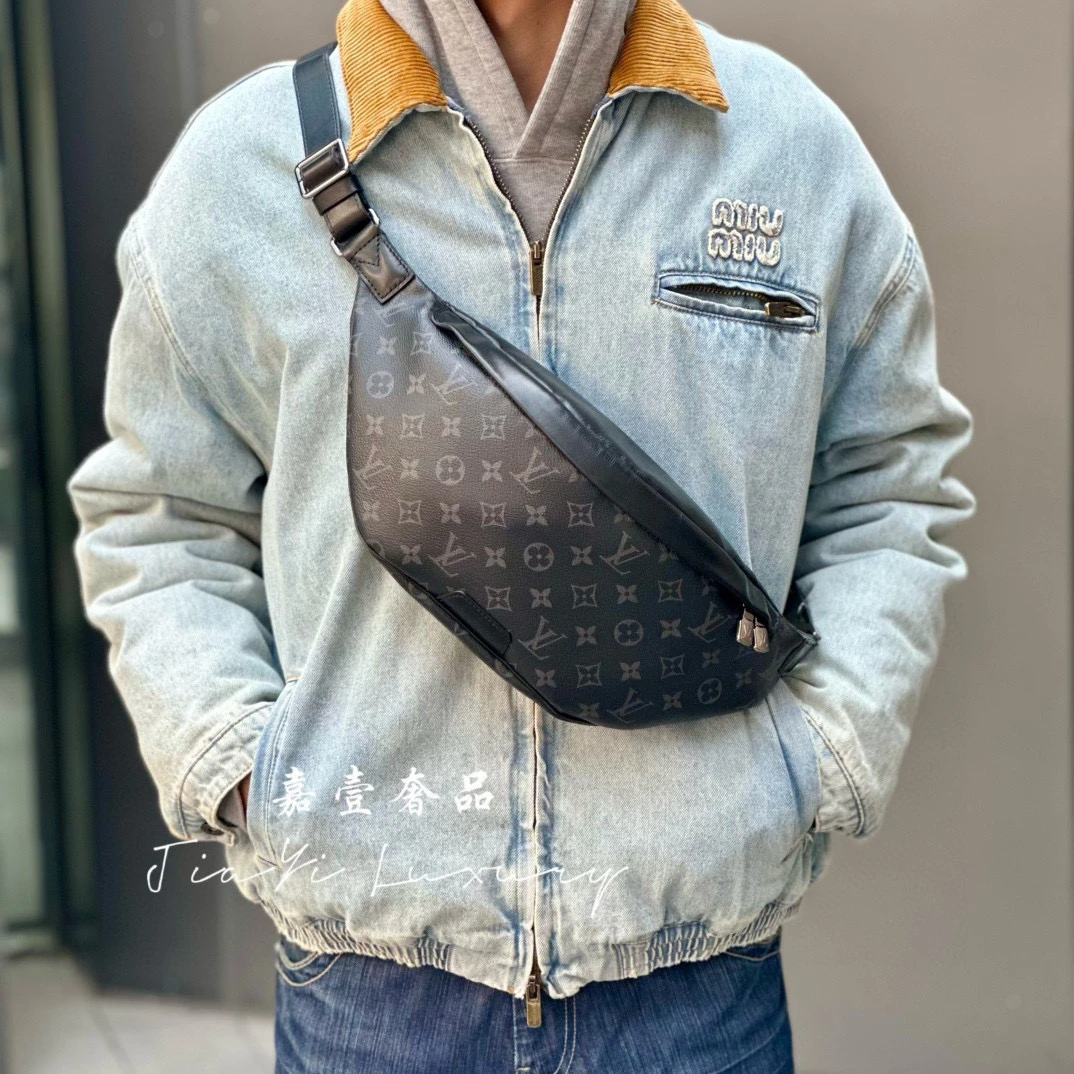 99新 LV （6858） Lv 黑老花胸包