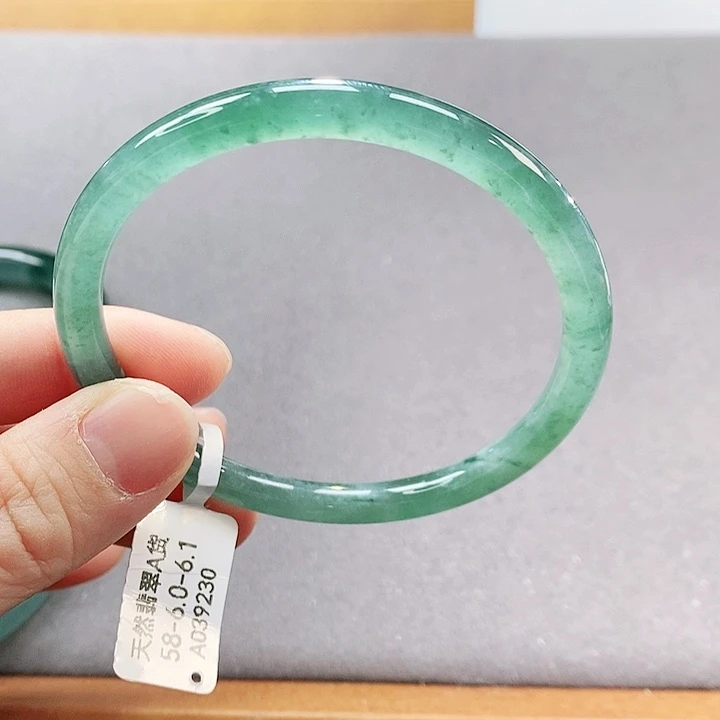 【闪购商品】翡翠手镯（圆镯）未镶嵌