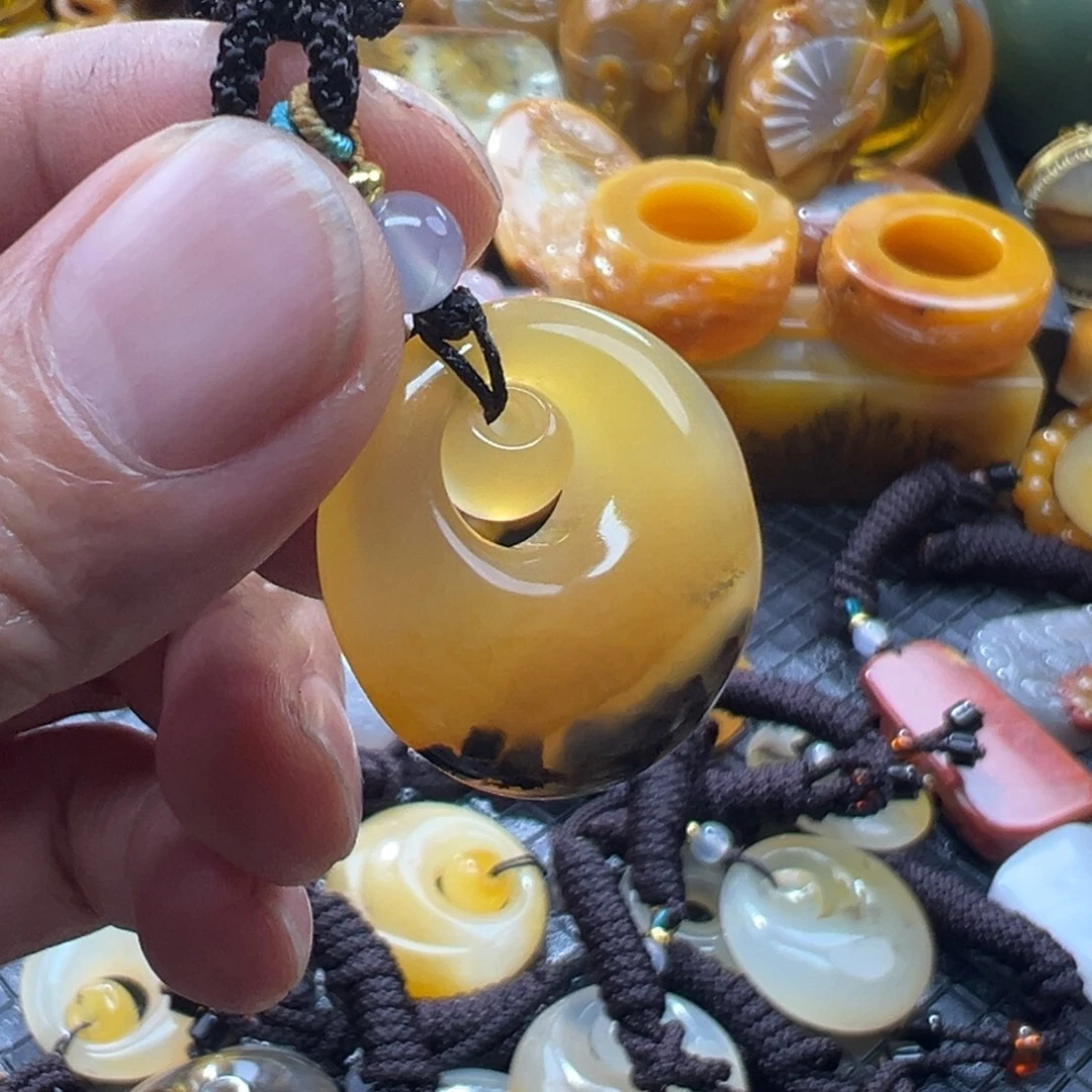 石英质玉未镶嵌颈饰