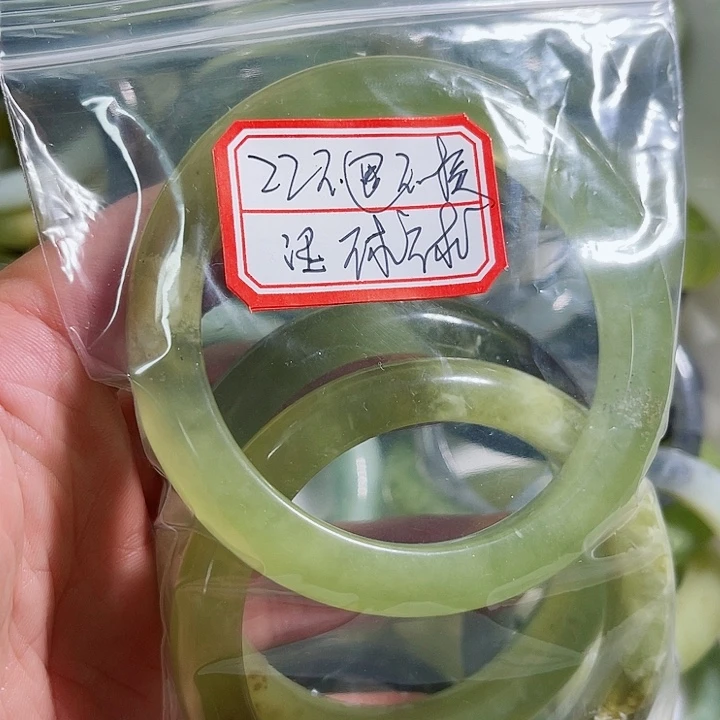 汪***球蛇纹石玉合金手镯
