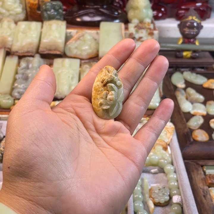 岫岩河磨玉（透闪石质玉）未镶嵌颈饰