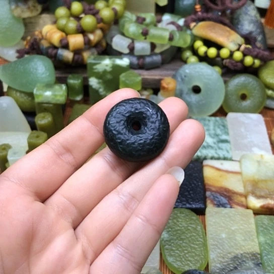 岫玉未镶嵌颈饰岫