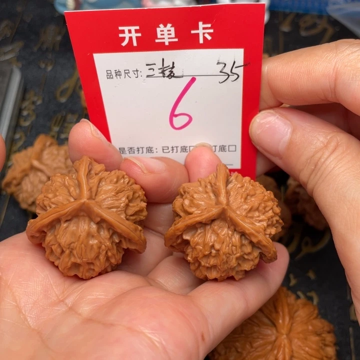 吊坠桃核，文笔不佳