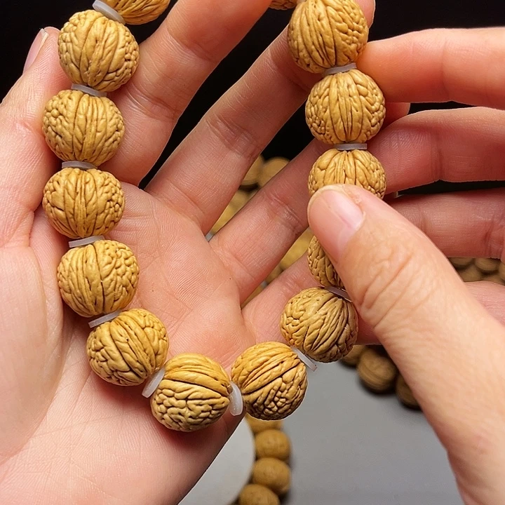 肖***在吊坠桃核桃核手串