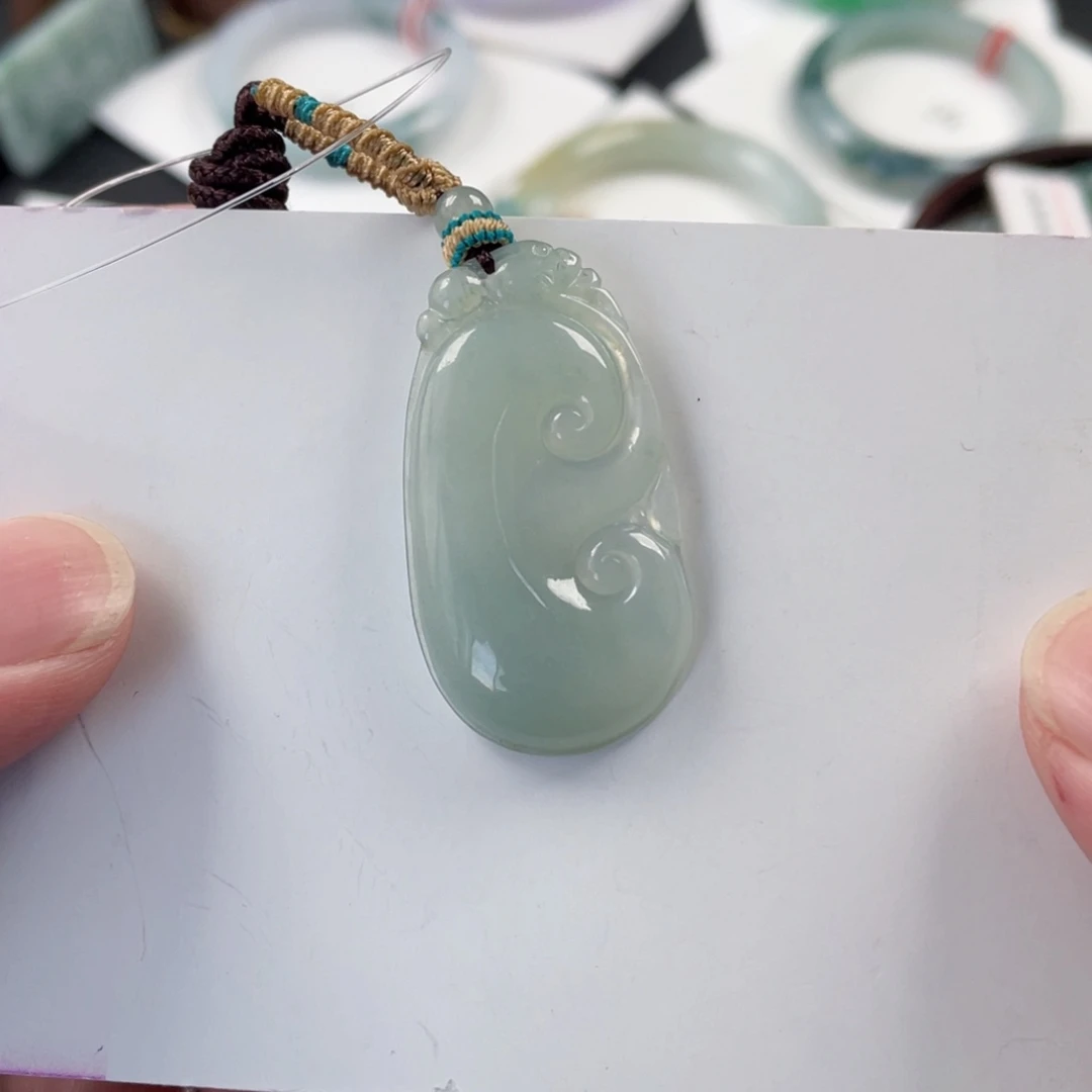 翡翠颈饰未镶嵌沁如意