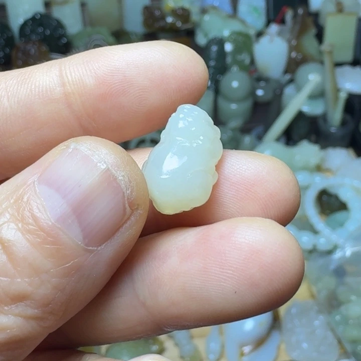 *****和田玉未镶嵌颈饰