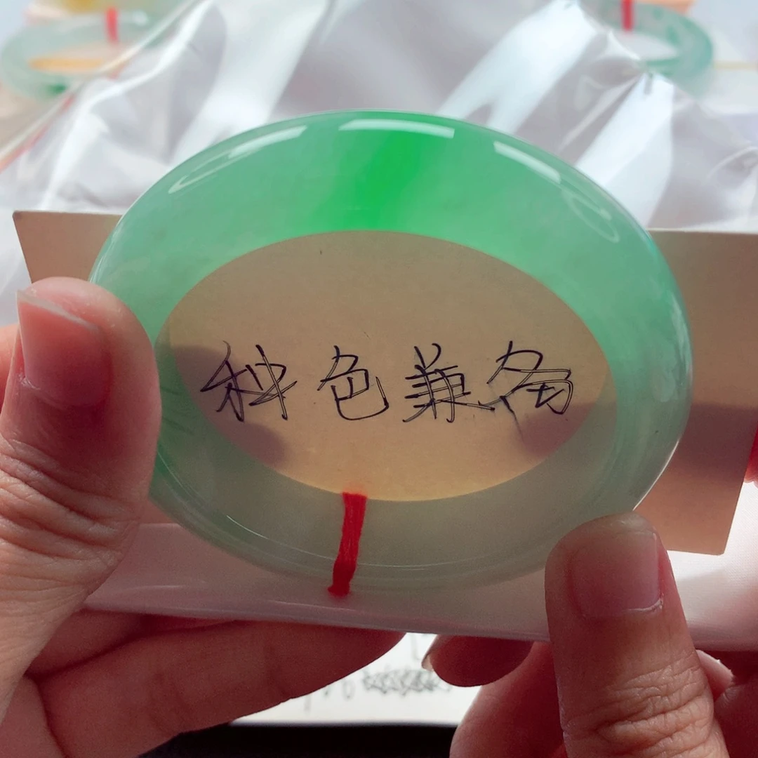 翡翠未镶嵌手镯53.5起胶甜阳绿完美小万战斗机A