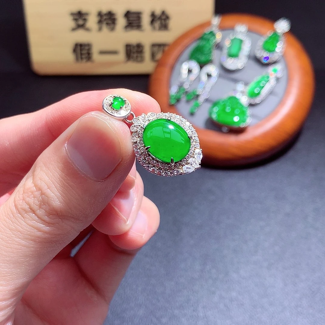 颈饰未镶嵌翡翠翡翠