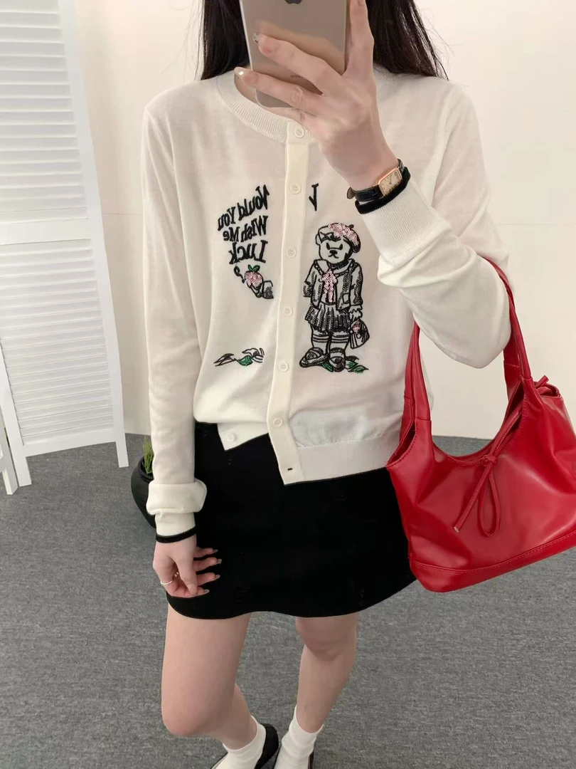 小熊春季重工珠绣圆领简约休闲款开衫毛衣针织衫女装