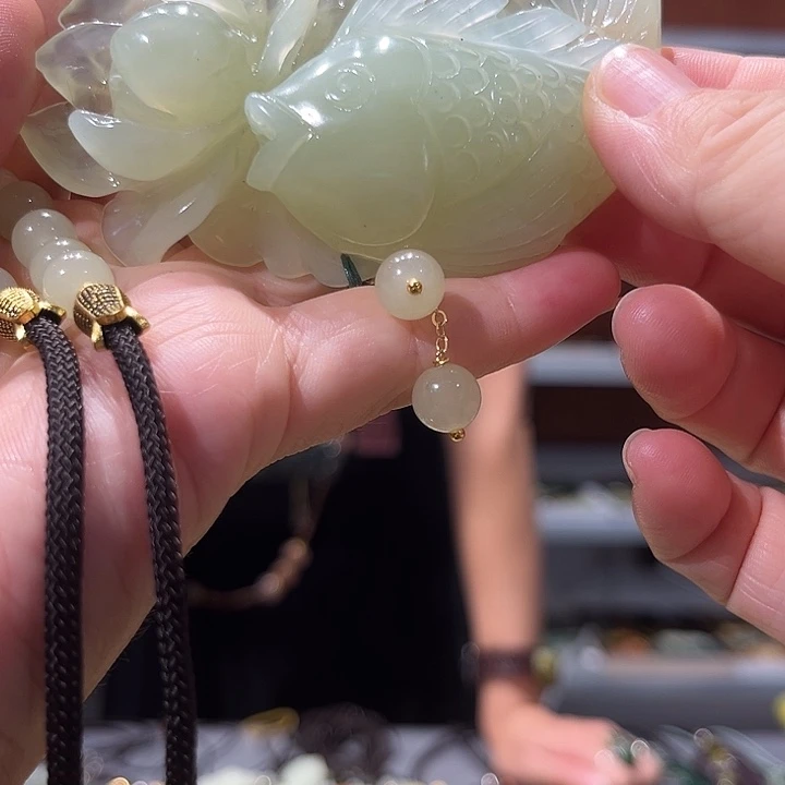 岫玉未镶嵌毛衣链