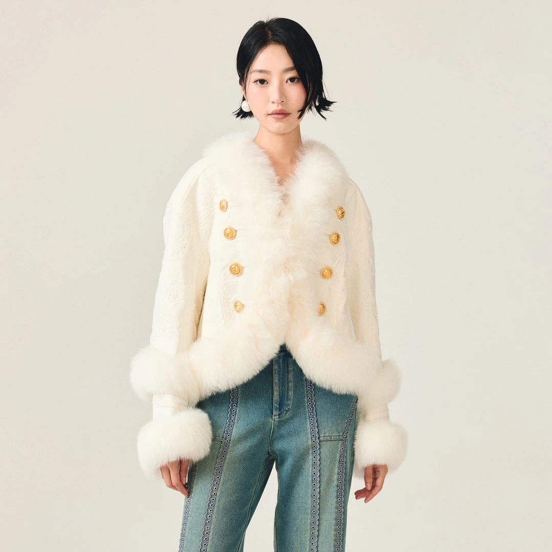 【徐若晗同款】LE FAME/拉飞姆冬季白色短款落肩秋冬依约绣花外套
