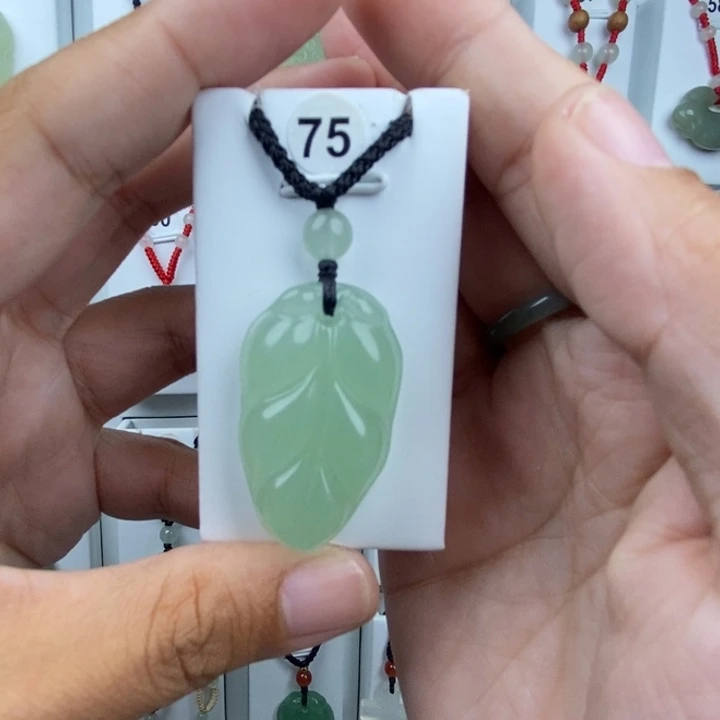 石英质玉未镶嵌颈饰