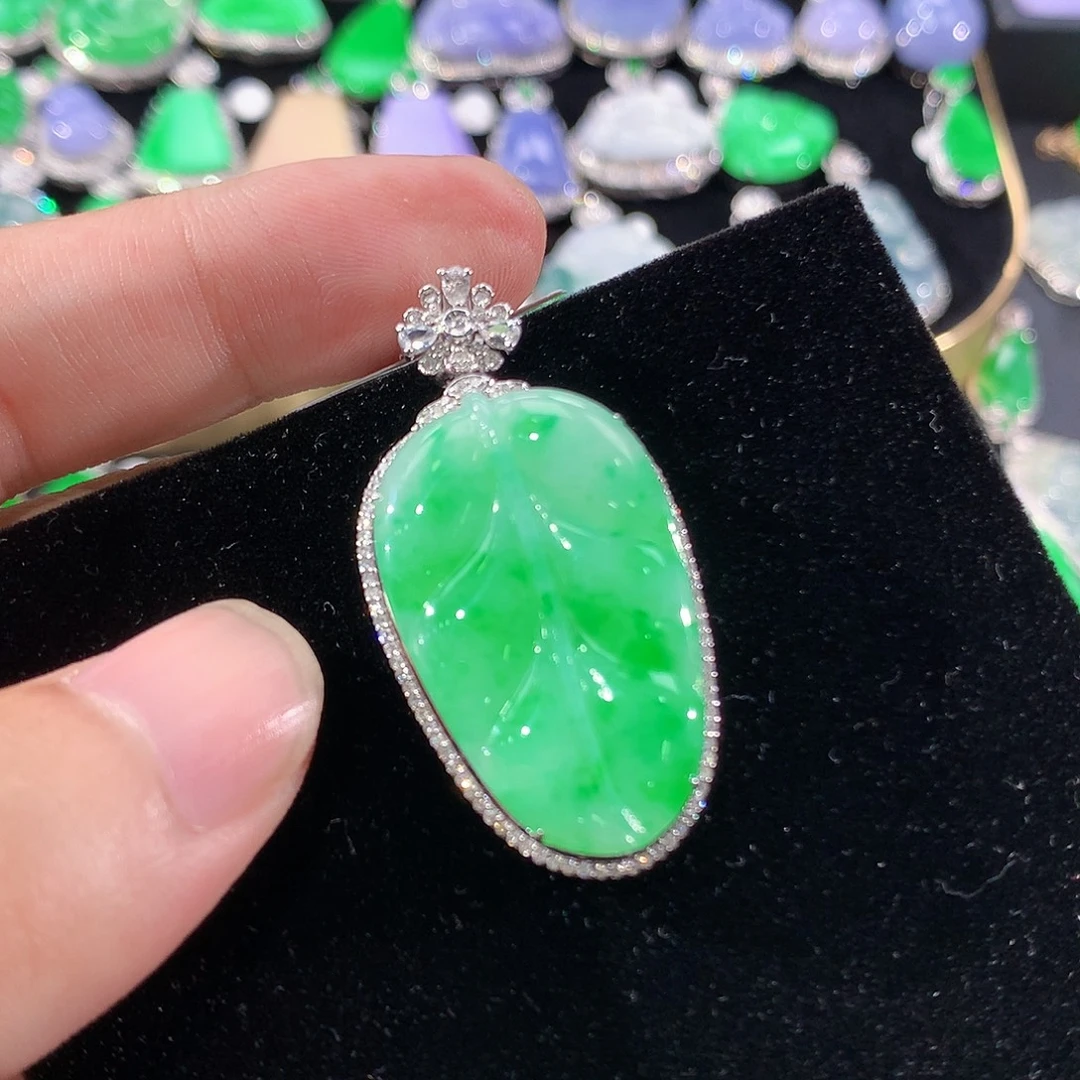 翡翠18K金镶嵌颈饰