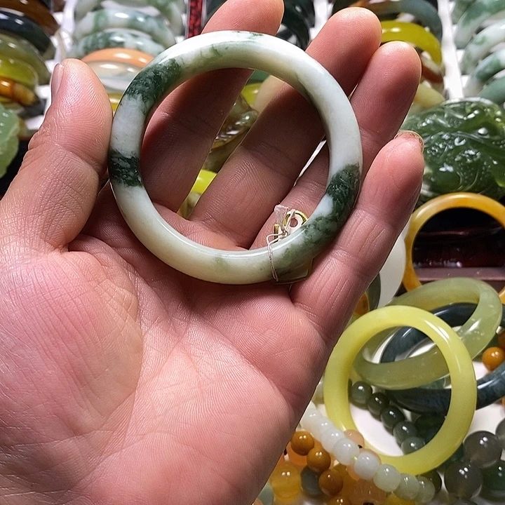 透闪石-蛇纹石玉未镶嵌手镯