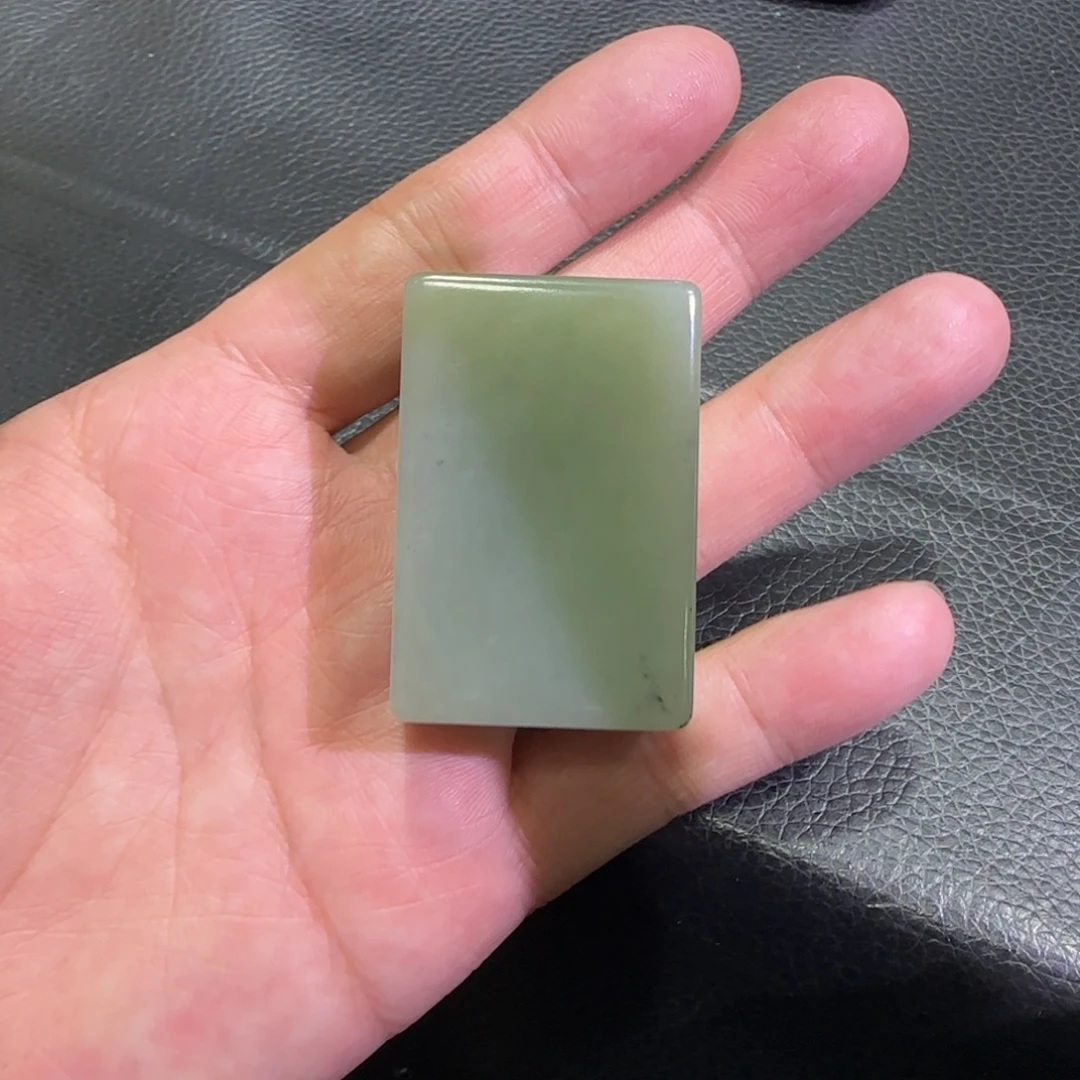 和田玉未镶嵌吊坠(赠链)