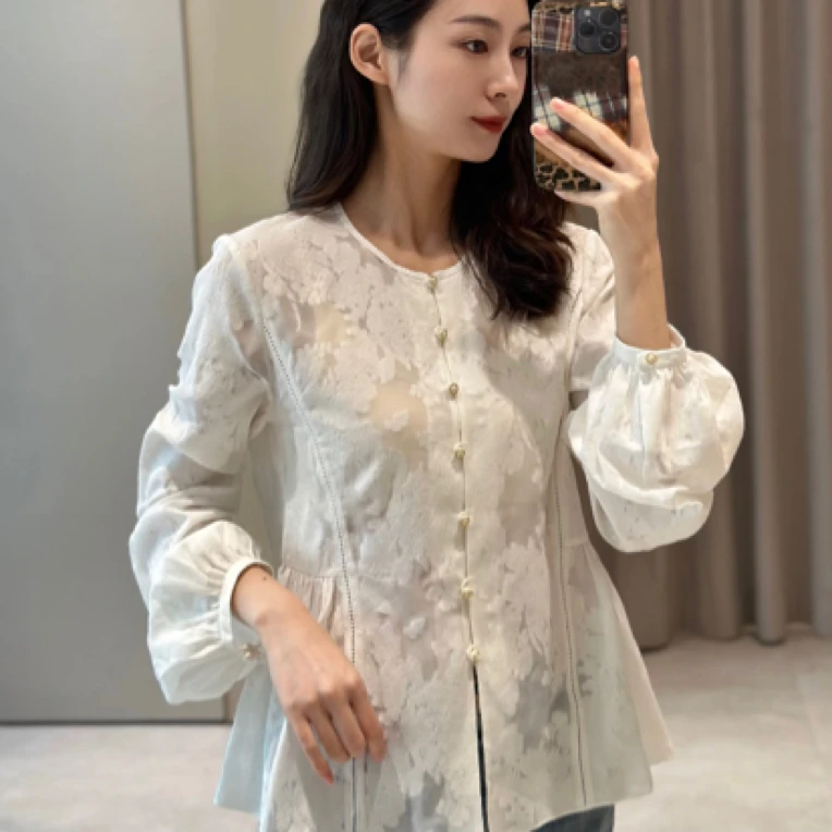 【多多】优雅气质桑蚕丝法式设计感烧花工艺通勤白色衬衫  Y2569