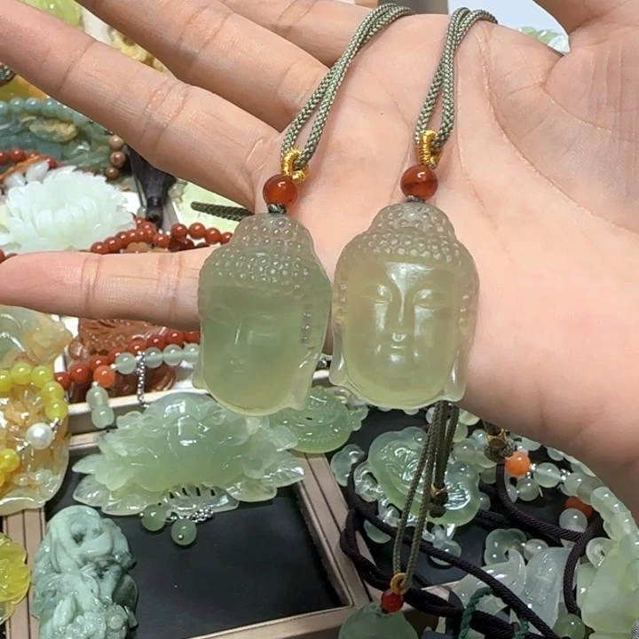 未镶嵌蛇纹石玉吊坠