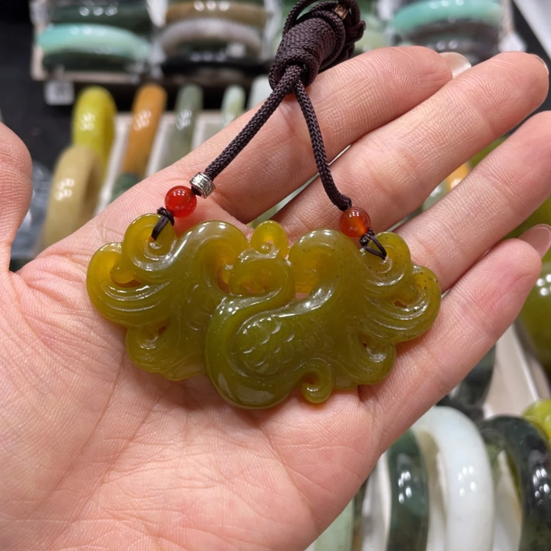 蛇纹石玉未镶嵌颈饰