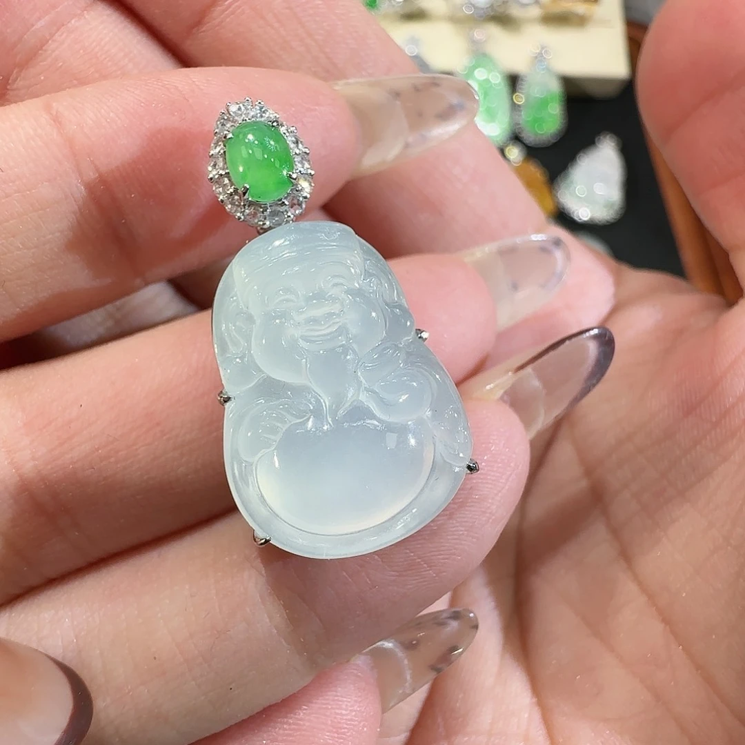 【闪购商品】颈饰18K金镶嵌翡翠