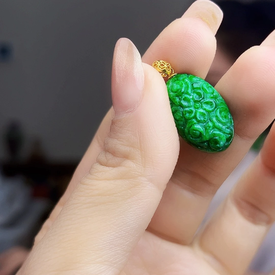 翡翠18K金镶嵌颈饰多样性