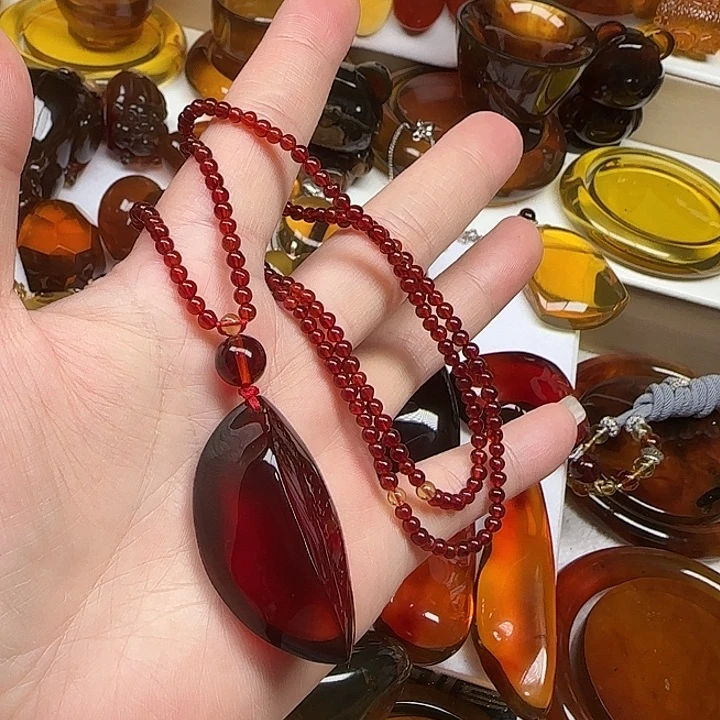 未镶嵌颈饰血珀天然缅甸琥珀血珀吊坠一套12.4克