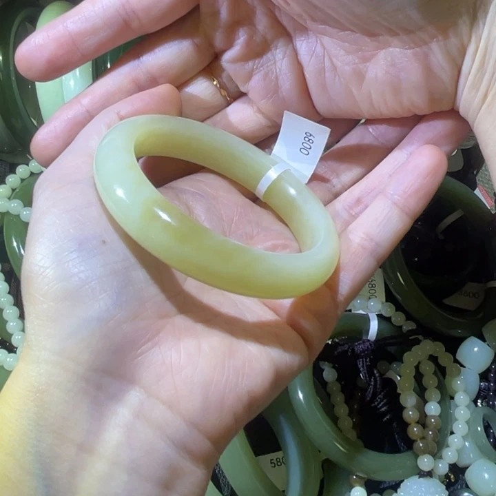 泡***球和田玉未镶嵌颈饰