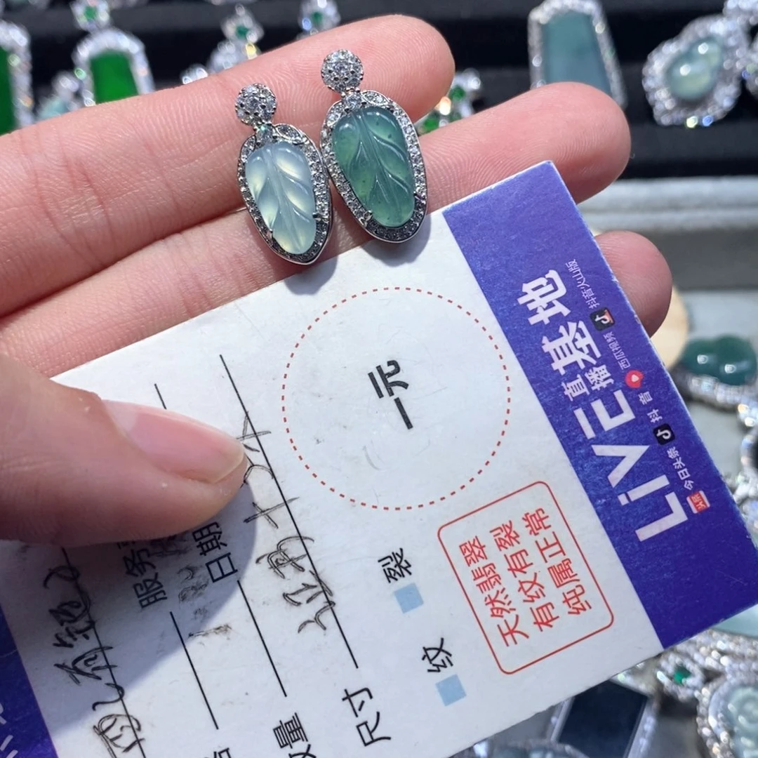 翡翠颈饰未镶嵌翡翠两个