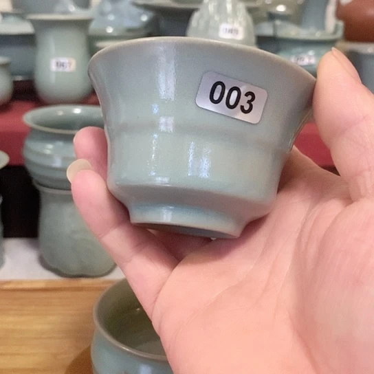 微瑕，原产地汝瓷，撇口杯