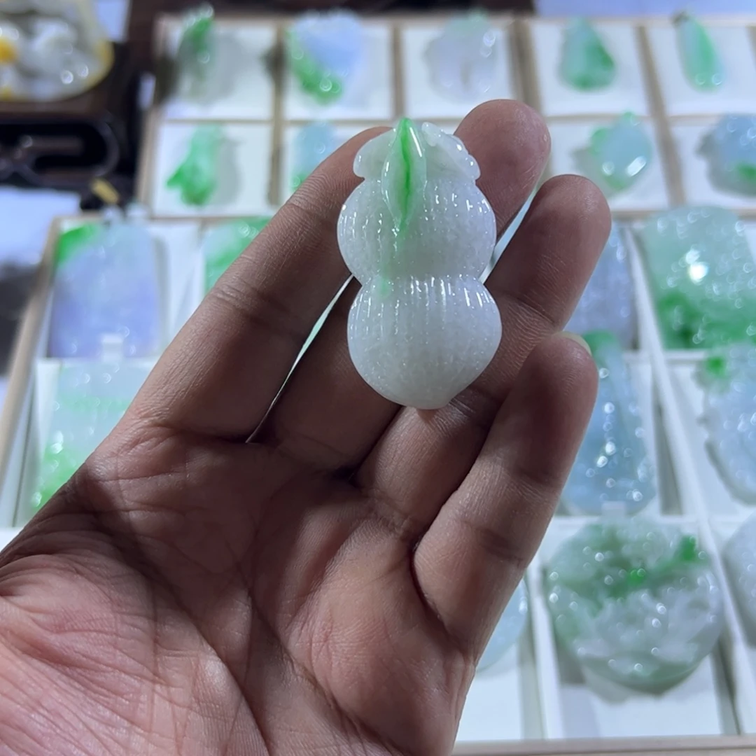 翡翠未镶嵌把件花生