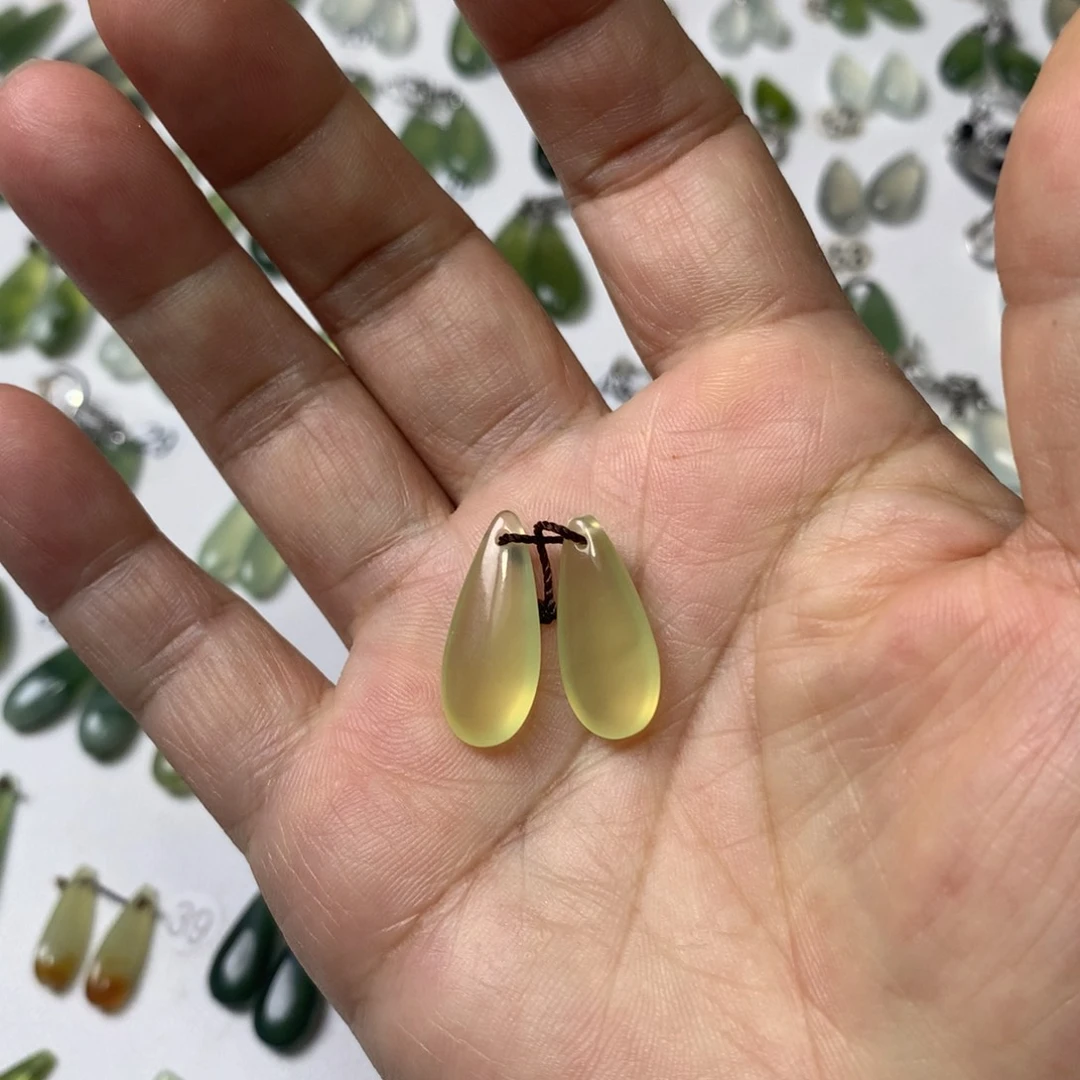 蛇纹石玉未镶嵌耳环
