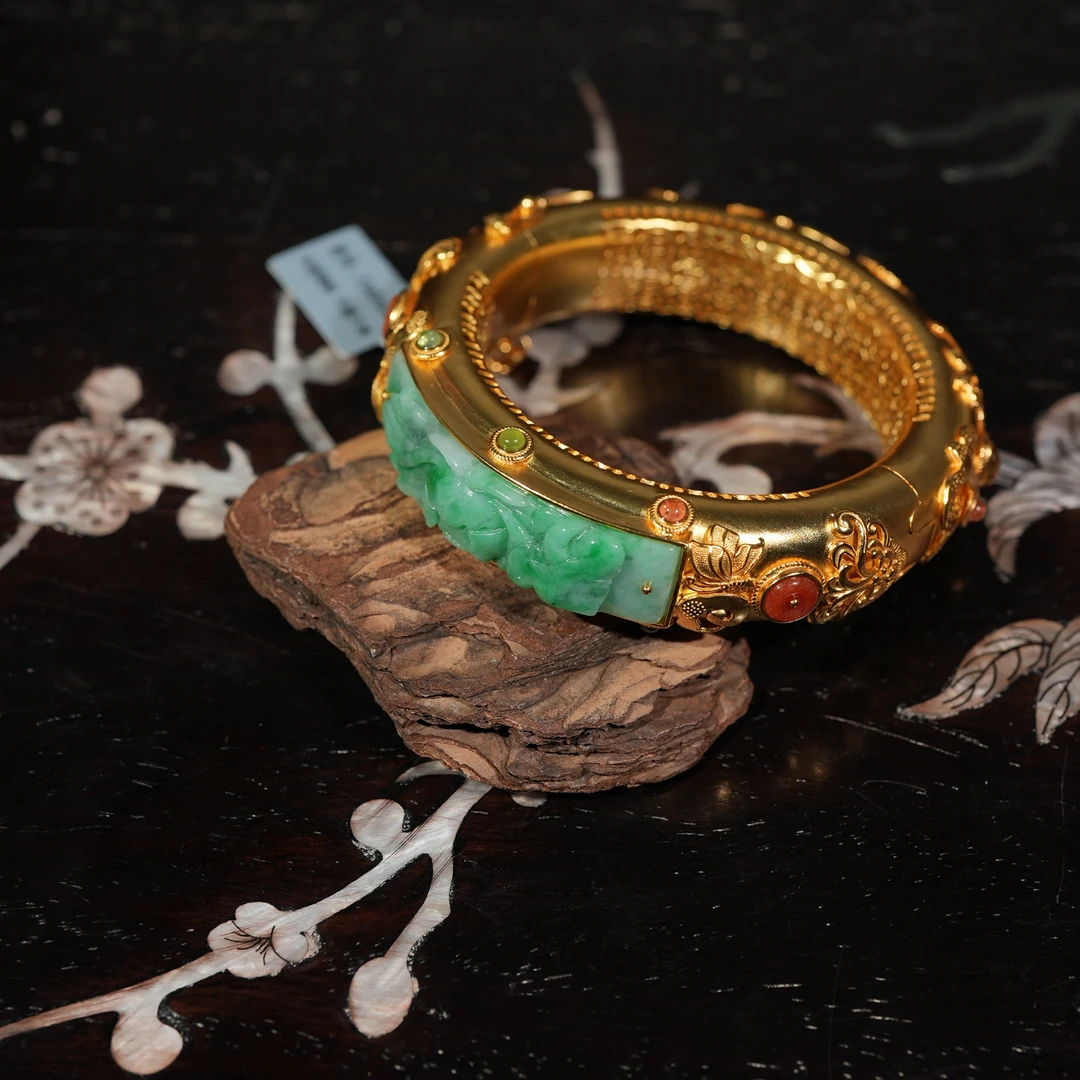 1.9香港王老板-翡翠镶嵌手镯ka157