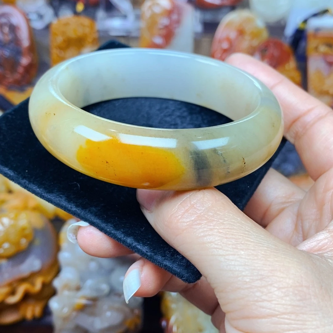 石英质玉（黄龙玉）未镶嵌颈饰