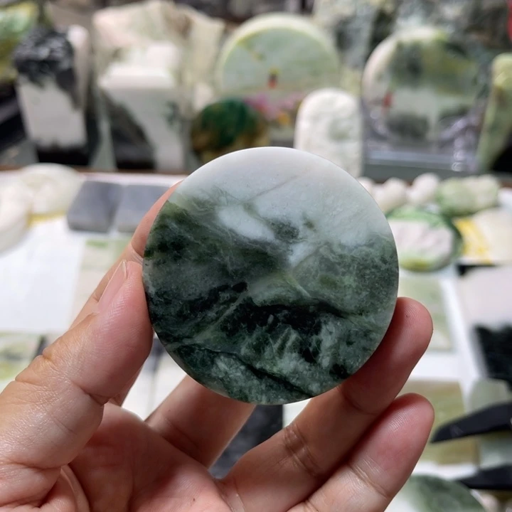 独山玉未镶嵌颈饰