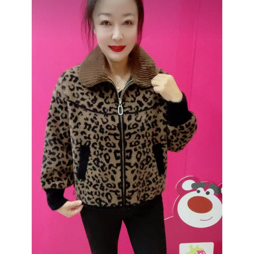 短款豹纹外套女2025年秋冬加厚新款宽松显瘦中老年妈妈装上衣开衫