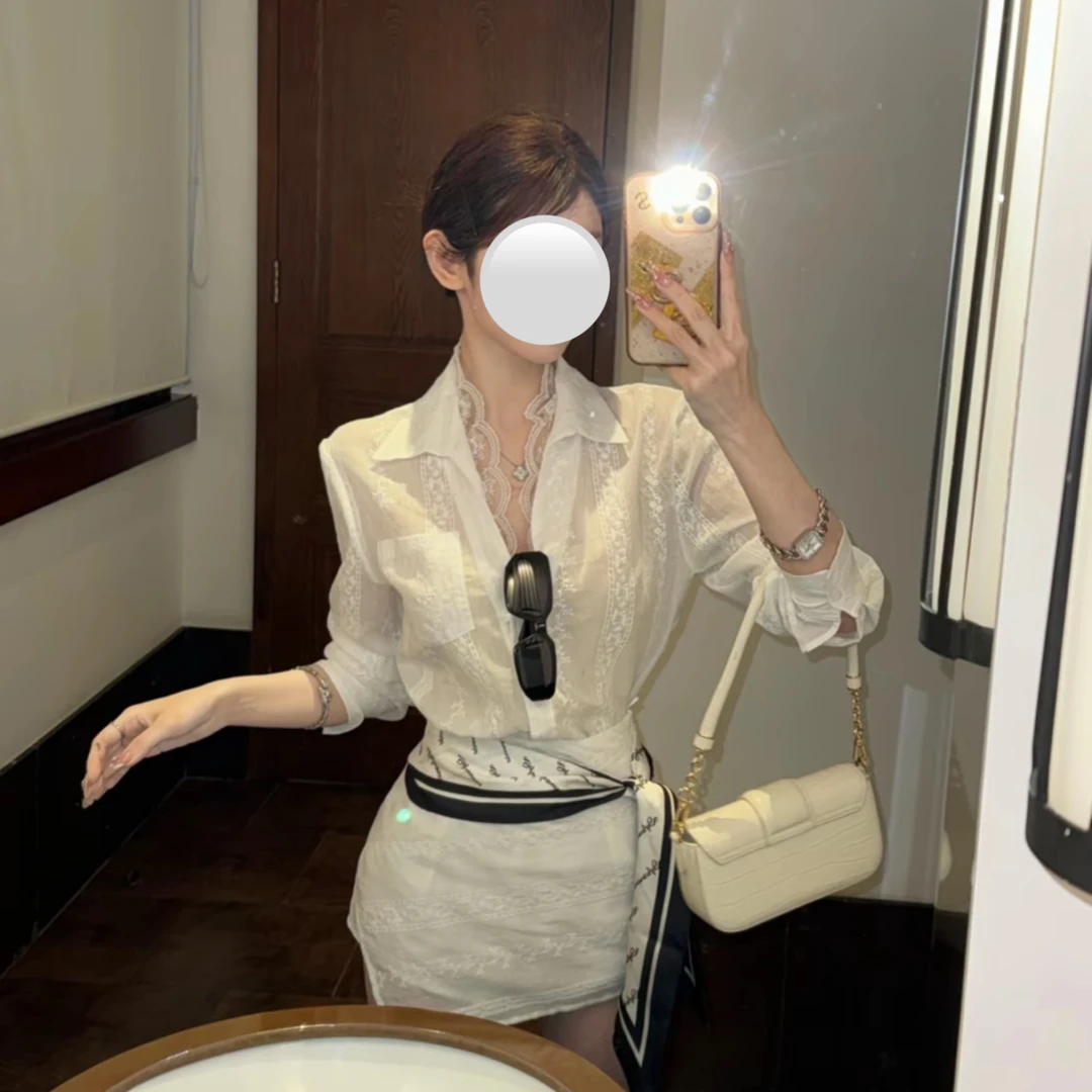 “雕花美术馆”设计感蕾丝拼接提花上衣LWJ25B2C1627