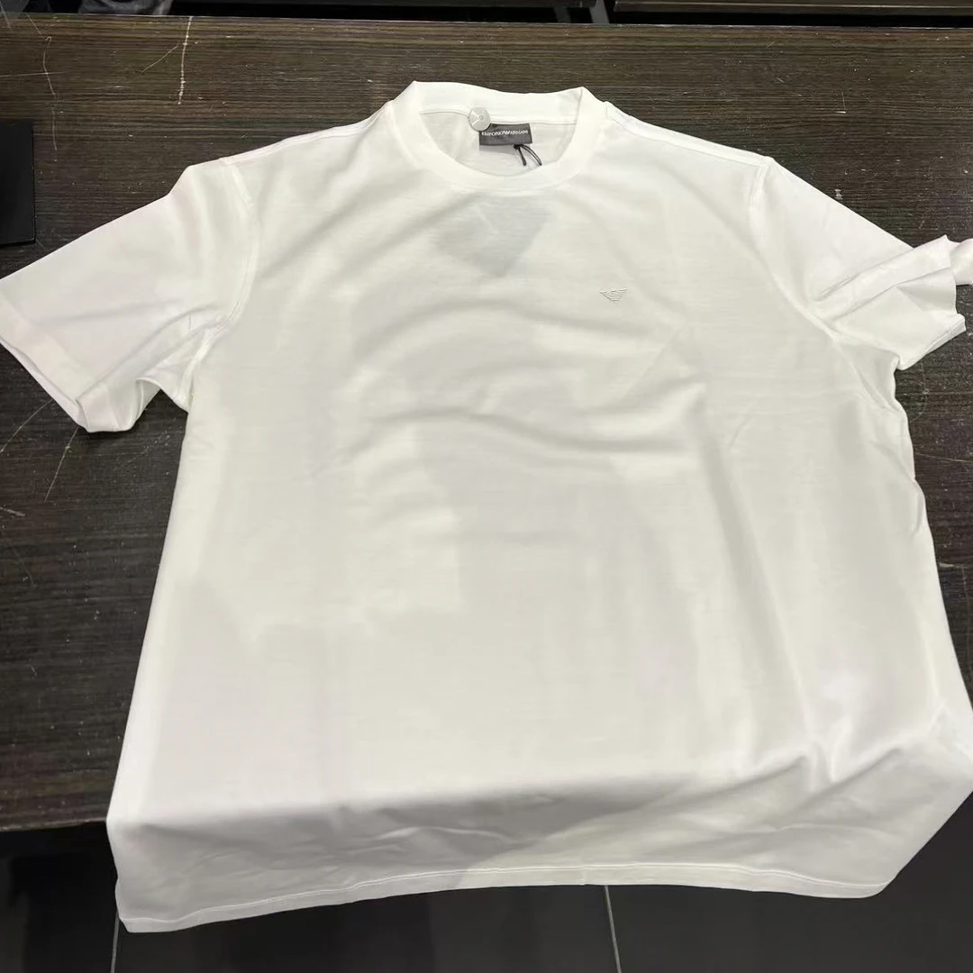 未使用 EMPORIO ARMANI/安普里奥·阿玛尼 纯白短袖 不退换