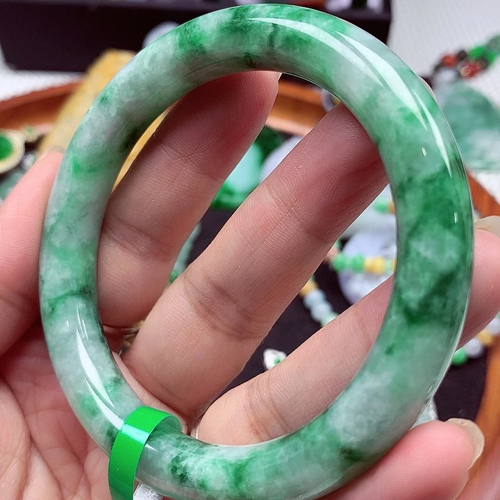 翡翠未镶嵌手镯翡翠