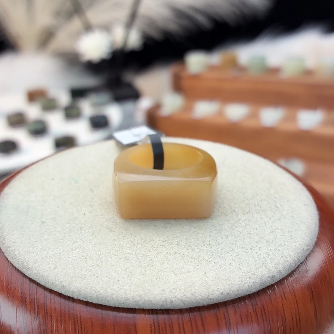 和田玉未镶嵌戒指i84金桔糖马鞍18.2mm