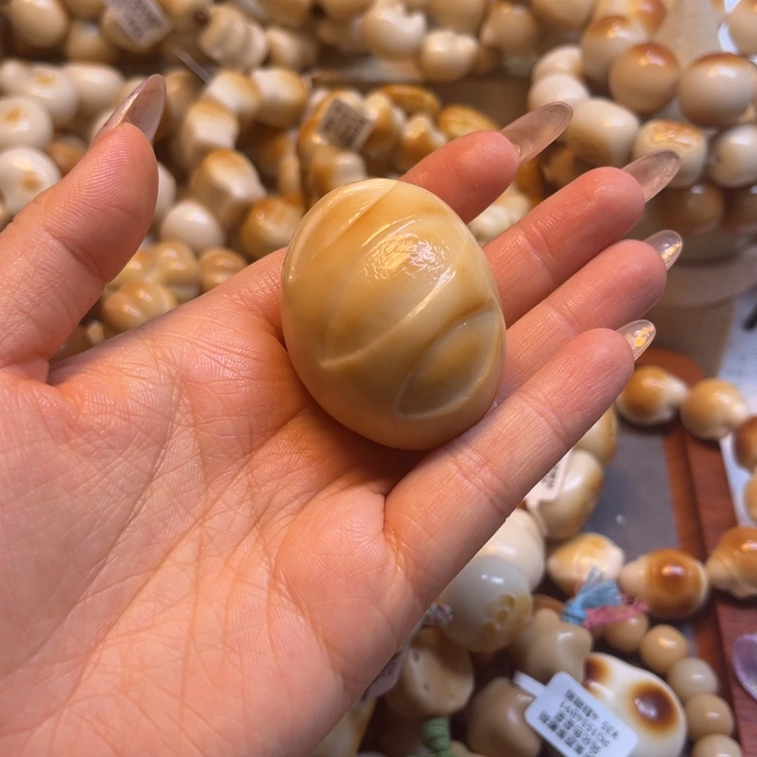 吊坠菩提根/象牙果12.24.53号手把件面包